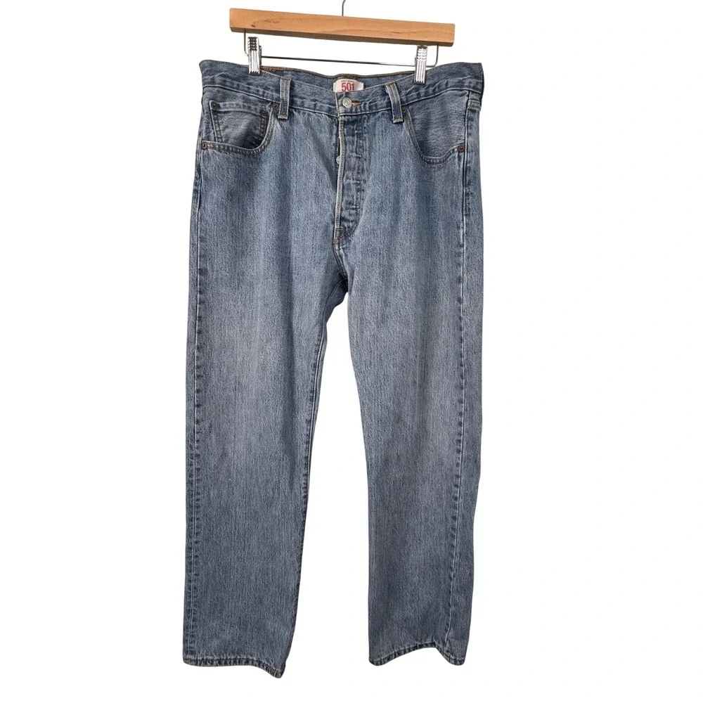 Levis 501 Original Men Straight Leg Light Wash Blue Denim Jeans 33x32 Button Fly